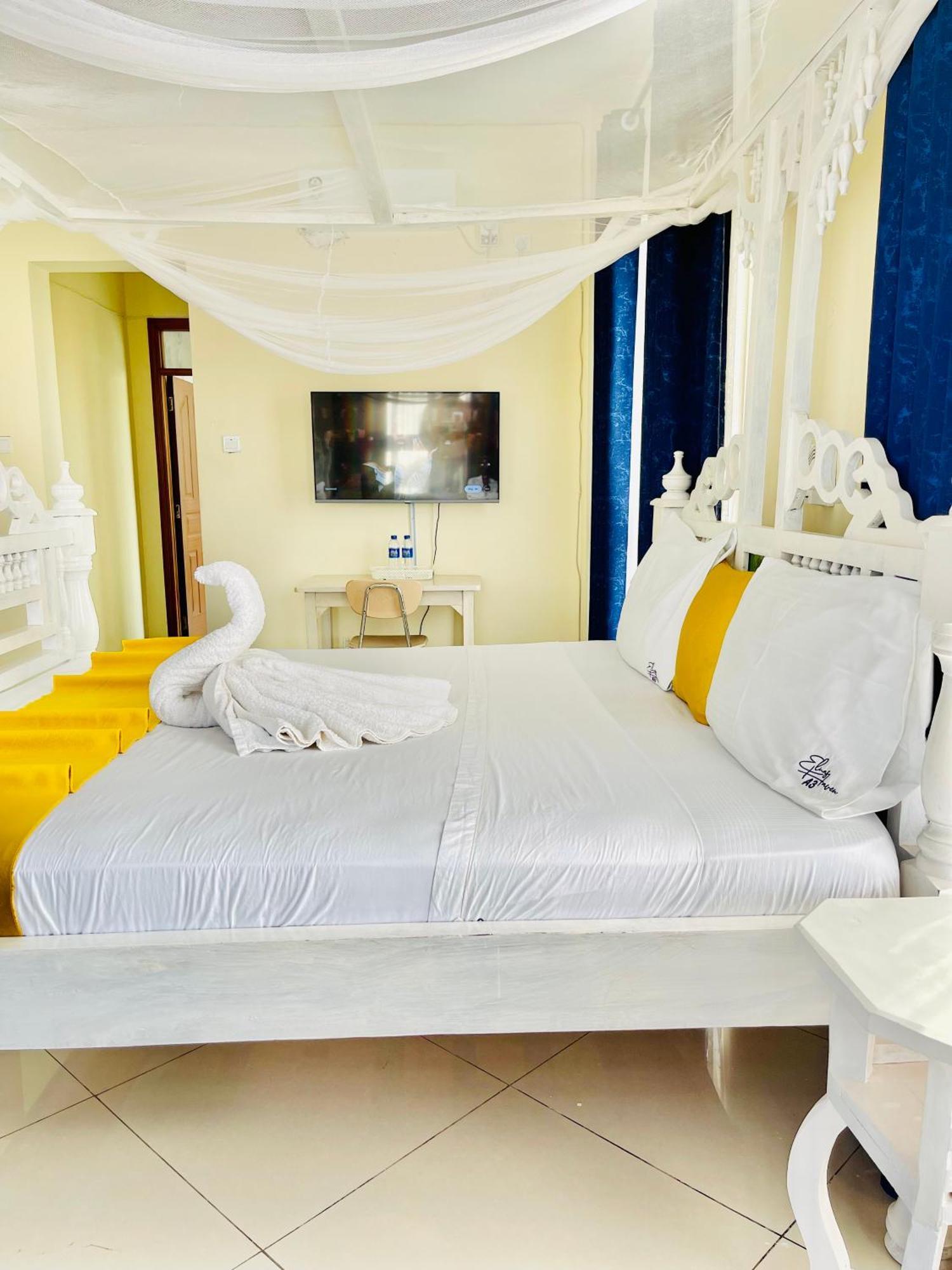 Bed and Breakfast Elna'S Nyali - Work & Unwind - Pool, Sea Views, Ac & Fast Wi-Fi à Mombasa Extérieur photo