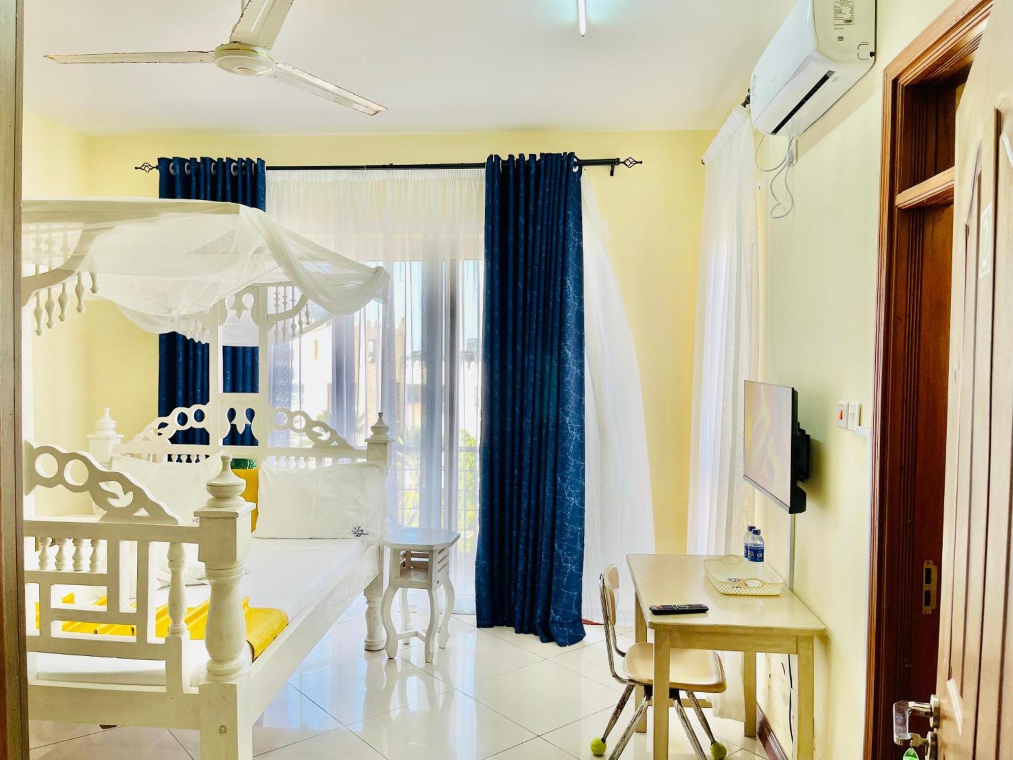 Bed and Breakfast Elna'S Nyali - Work & Unwind - Pool, Sea Views, Ac & Fast Wi-Fi à Mombasa Extérieur photo