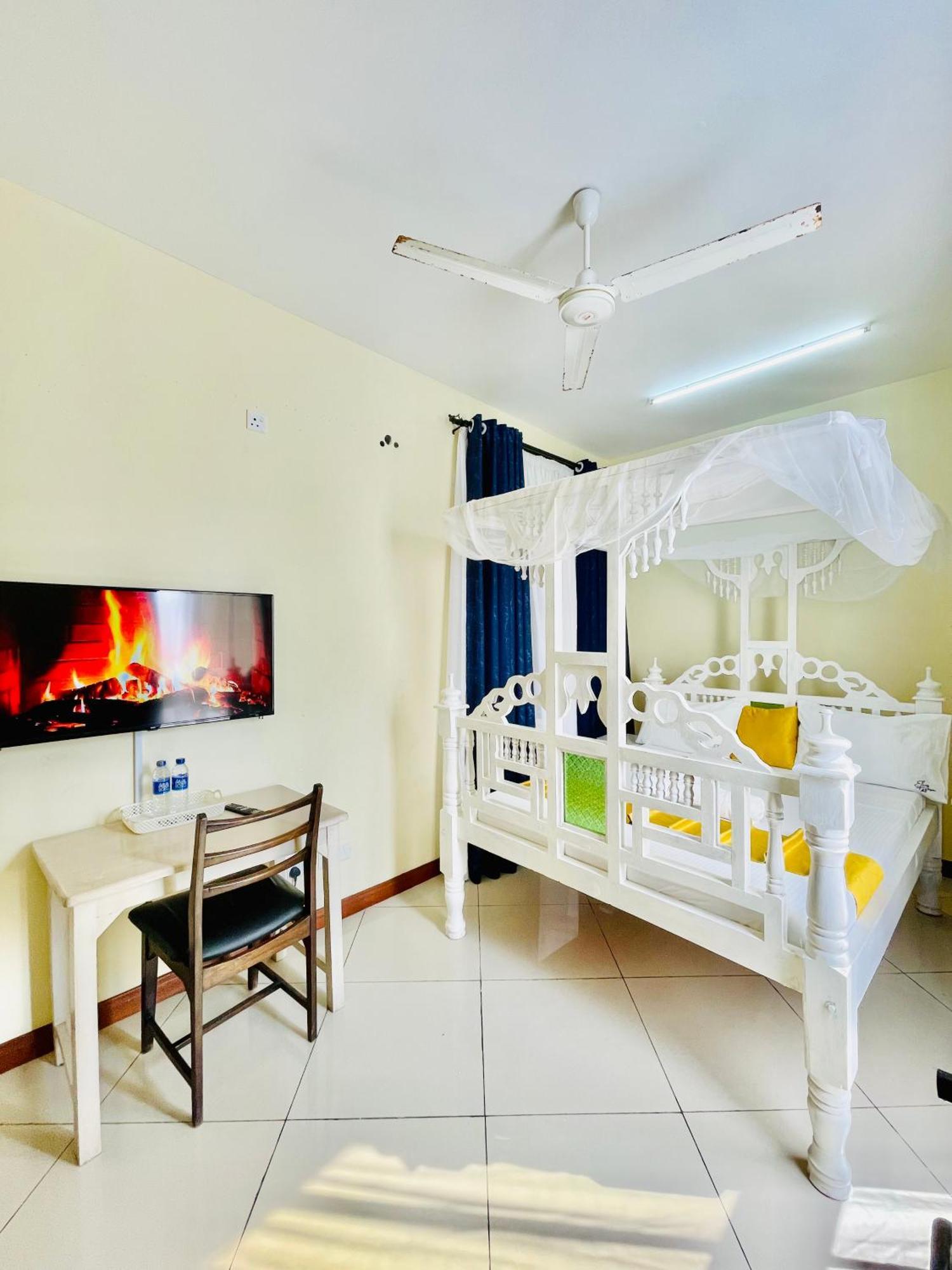 Bed and Breakfast Elna'S Nyali - Work & Unwind - Pool, Sea Views, Ac & Fast Wi-Fi à Mombasa Extérieur photo