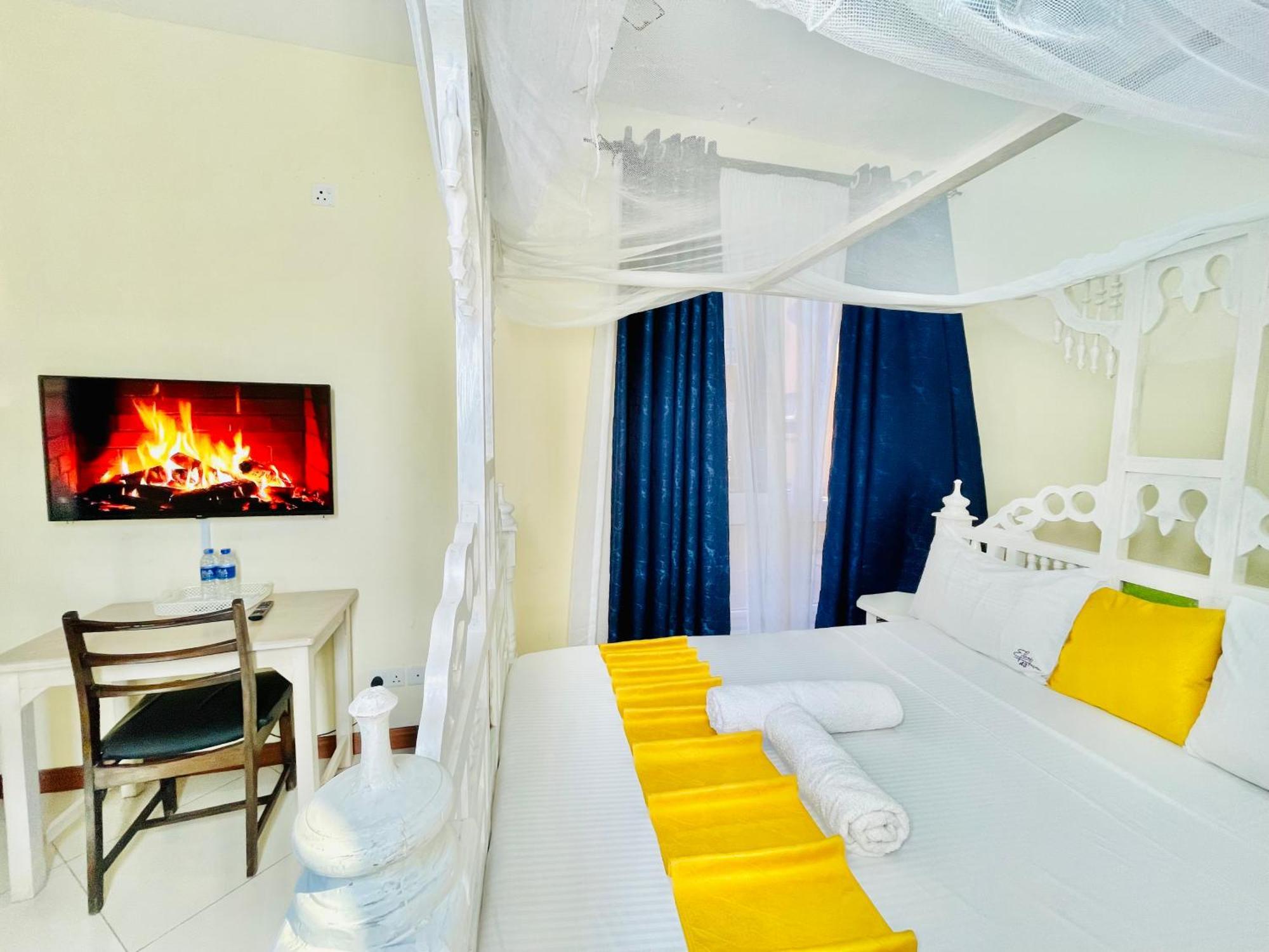 Bed and Breakfast Elna'S Nyali - Work & Unwind - Pool, Sea Views, Ac & Fast Wi-Fi à Mombasa Extérieur photo