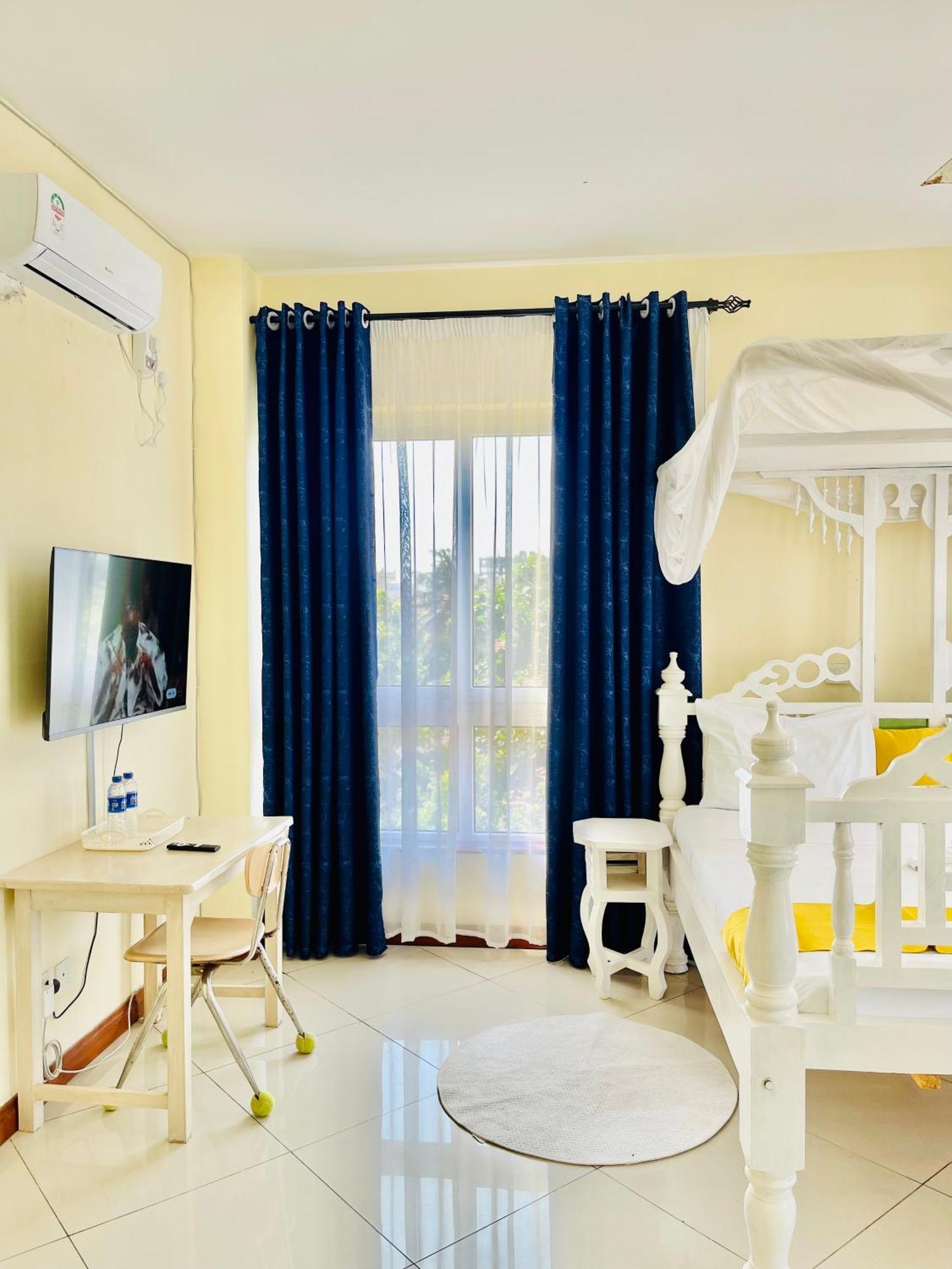Bed and Breakfast Elna'S Nyali - Work & Unwind - Pool, Sea Views, Ac & Fast Wi-Fi à Mombasa Extérieur photo