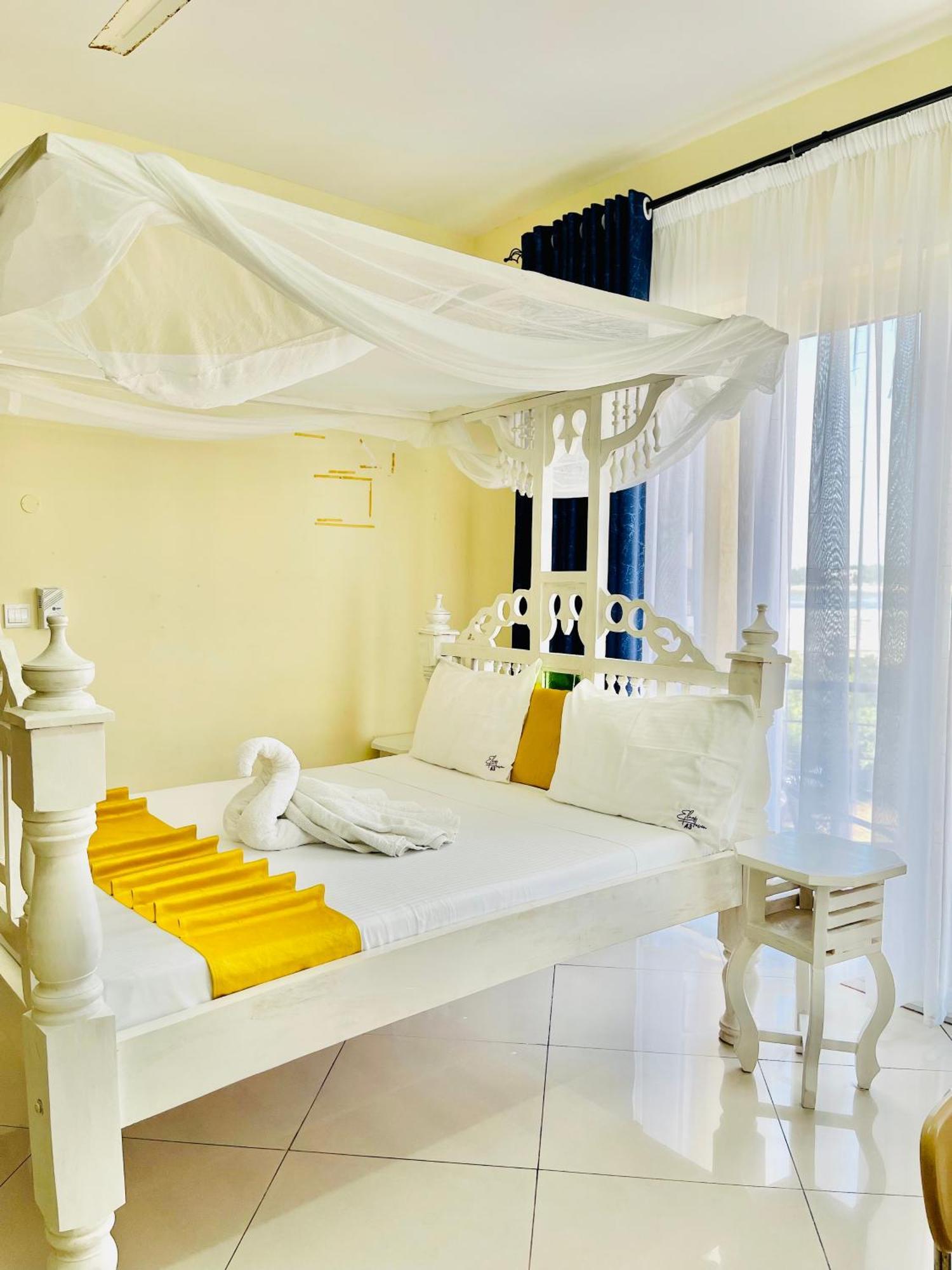 Bed and Breakfast Elna'S Nyali - Work & Unwind - Pool, Sea Views, Ac & Fast Wi-Fi à Mombasa Extérieur photo