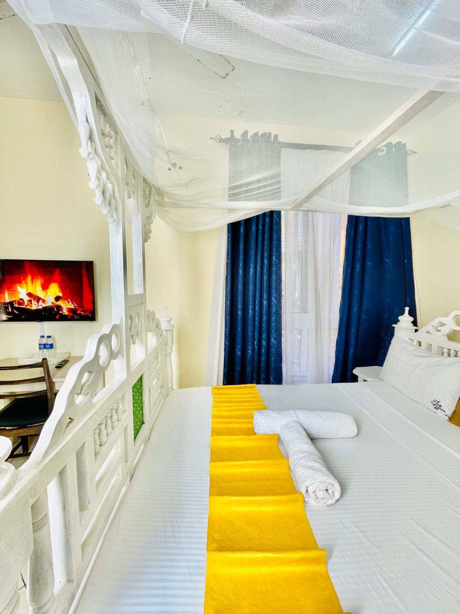 Bed and Breakfast Elna'S Nyali - Work & Unwind - Pool, Sea Views, Ac & Fast Wi-Fi à Mombasa Extérieur photo