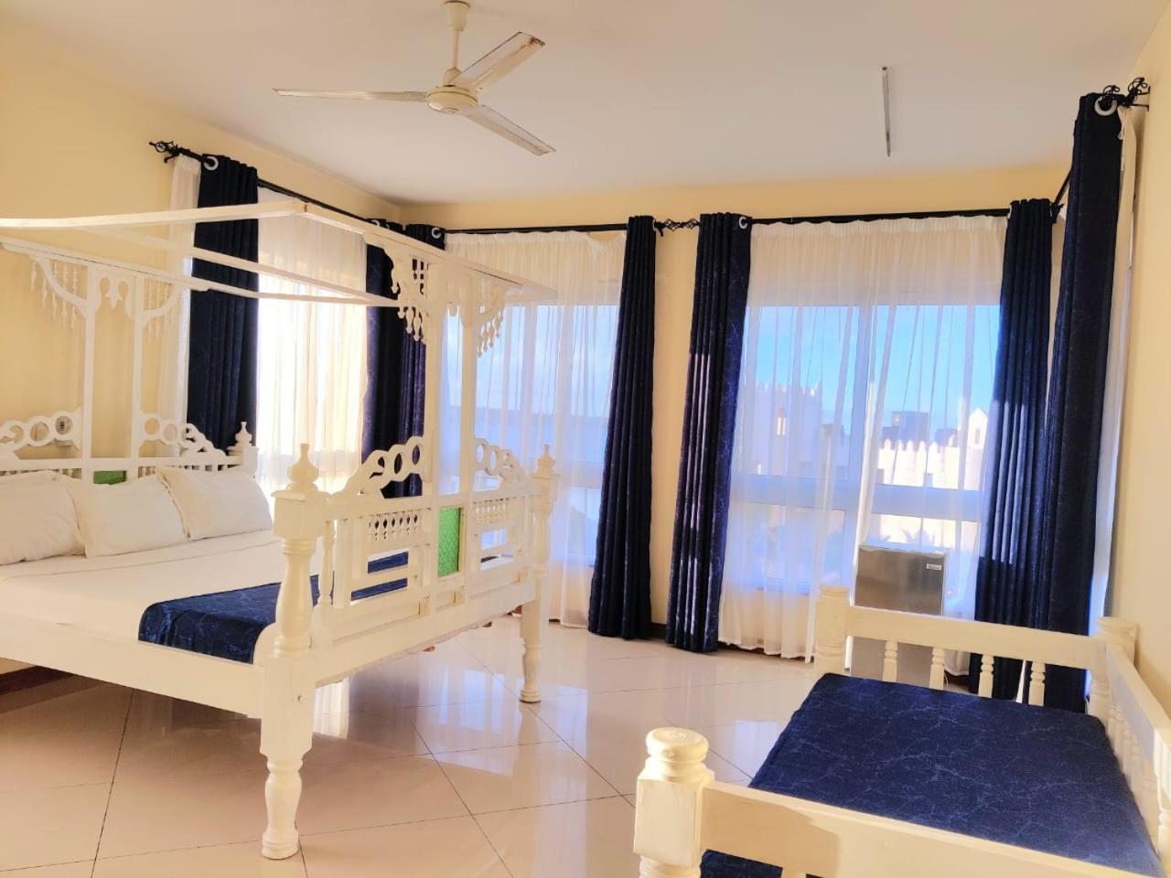 Bed and Breakfast Elna'S Nyali - Work & Unwind - Pool, Sea Views, Ac & Fast Wi-Fi à Mombasa Extérieur photo