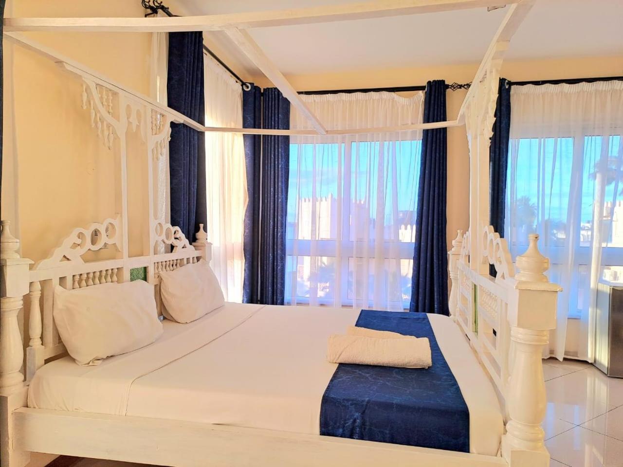 Bed and Breakfast Elna'S Nyali - Work & Unwind - Pool, Sea Views, Ac & Fast Wi-Fi à Mombasa Extérieur photo